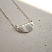 Collar Crescent