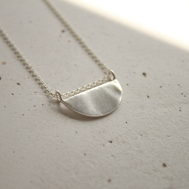 Collar Crescent