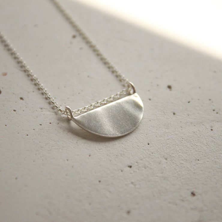 Collar Crescent