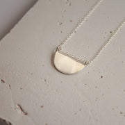 Collar Crescent