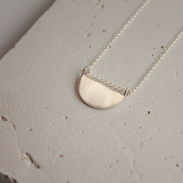 Collar Crescent