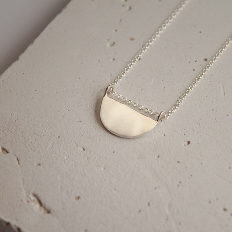 Collar Crescent
