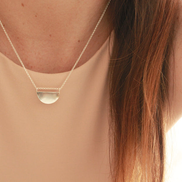 Collar Crescent