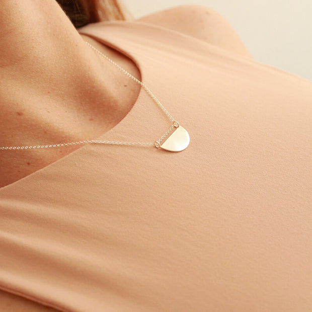 Collar Crescent