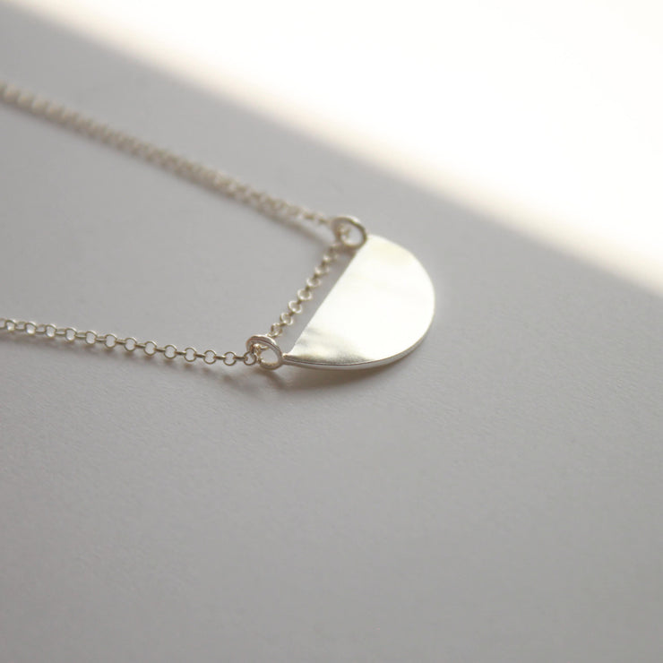 Collar Crescent