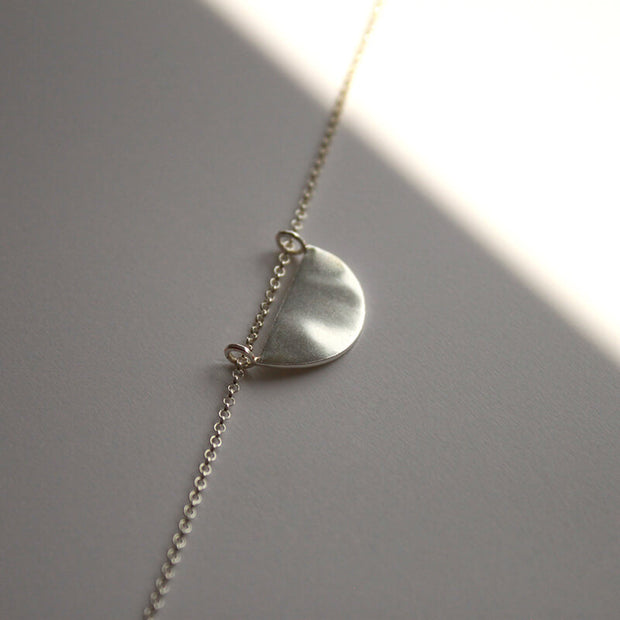 Collar Crescent