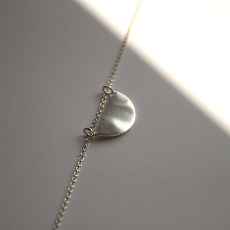Collar Crescent