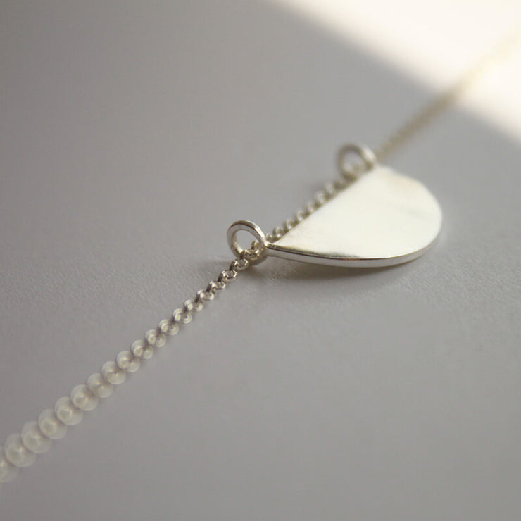 Collar Crescent