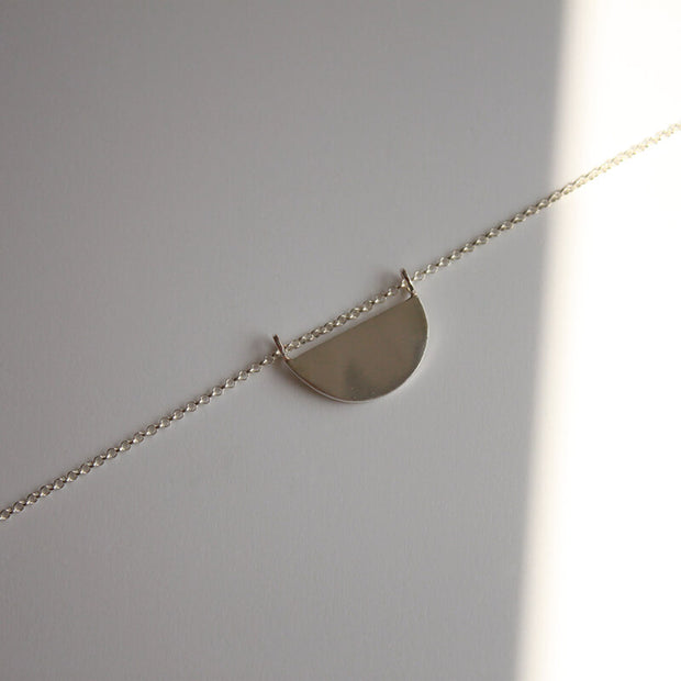 Collar Crescent