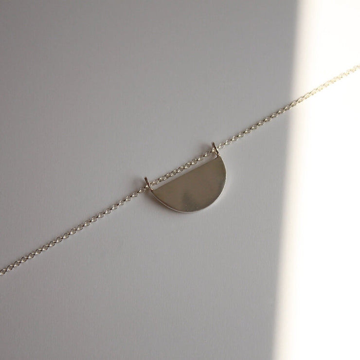 Collar Crescent