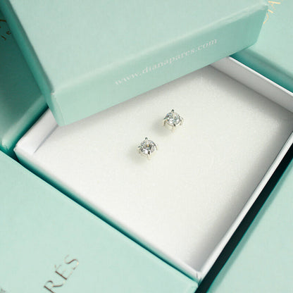 White Zirconita Studs