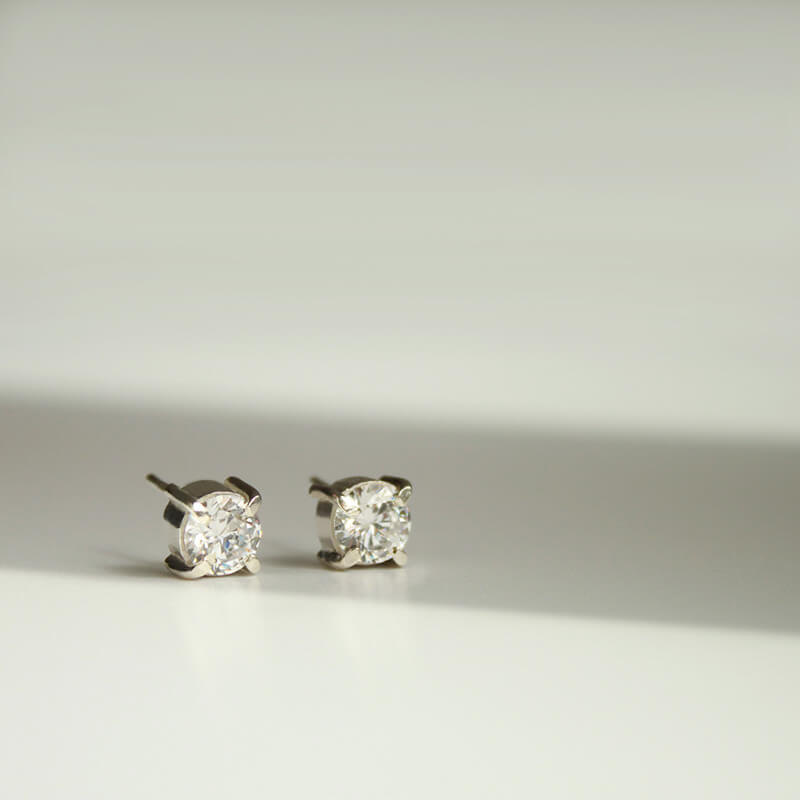 White Zirconita Studs
