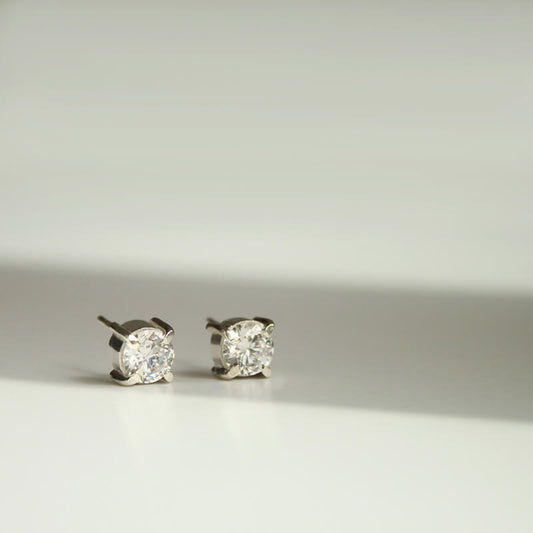 White Zirconita Studs
