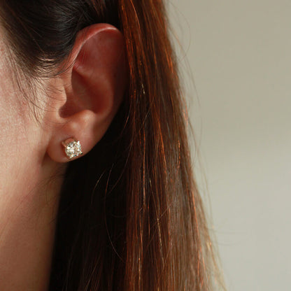 White Zirconita Studs